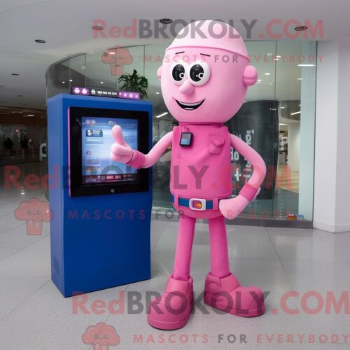 Personnage De Costume De Mascotte Redbrokoly De Télévision Rose Habillé Avec Un Jean Bootcut Et Des Montres Intelligentes