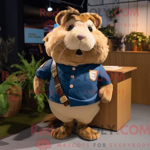 Costume De Mascotte Redbrokoly De Cochon D Inde Beige Habillé D Un Jean Skinny Et De Boutons De Manchette