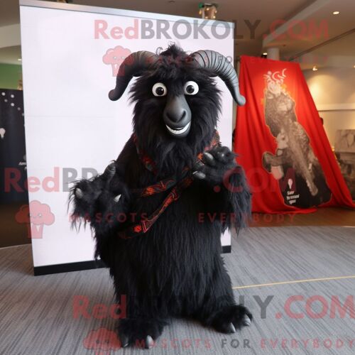 Costume De Mascotte Redbrokoly De Chèvre Angora Noire Personnage Habillé Avec Un T-Shirt À Manches Longues Et Des Écharpes