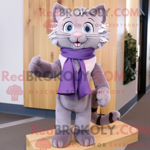 Costume Mascotte Redbrokoly De Sasquatch Beige Personnage Habillé D Un T-Shirt Et De Lunettes De Soleil
