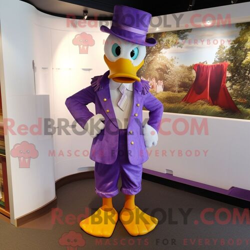 Personnage De Costume De Mascotte Redbrokoly De Canard Violet Habillé Avec Un Pantalon Et Des Ceintures De Smoking