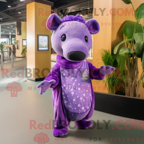 Costume De Mascotte Redbrokoly De Tapir Violet Personnage Habillé D Une Barboteuse Et De Ceintures De Smoking