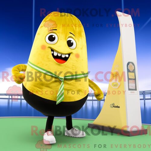 Personnage De Costume De Mascotte Redbrokoly De Concombre Doré Habillé D Un Maillot De Bain Et De Bretelles