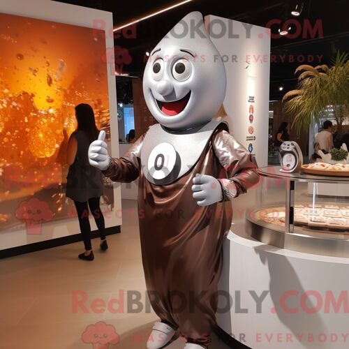 Costume De Mascotte Redbrokoly De Chocolats Argentés Habillé D Une Robe Longue Et De Montres Numériques