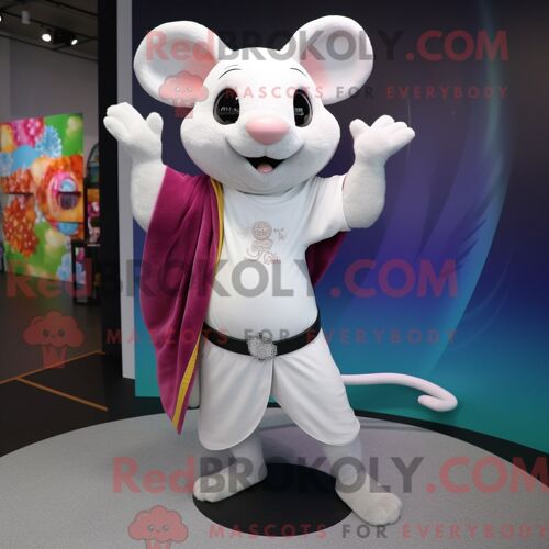 Costume Mascotte Redbrokoly De Jambalaya Beige Personnage Habillé Avec Une Salopette Et Des Broches