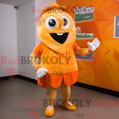 Costume Mascotte Redbrokoly De Tacos Orange Personnage Habillé Avec Un Short De Course Et Des Gants