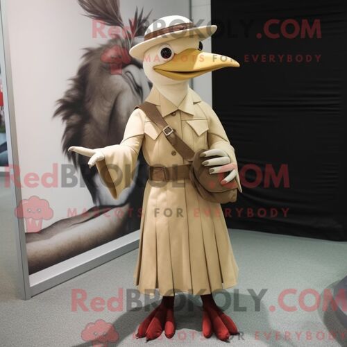 Mascotte Redbrokoly De Vache Holstein Beige Personnage Habillé Avec Un Maillot De Bain Et Des Pinces À Chaussures