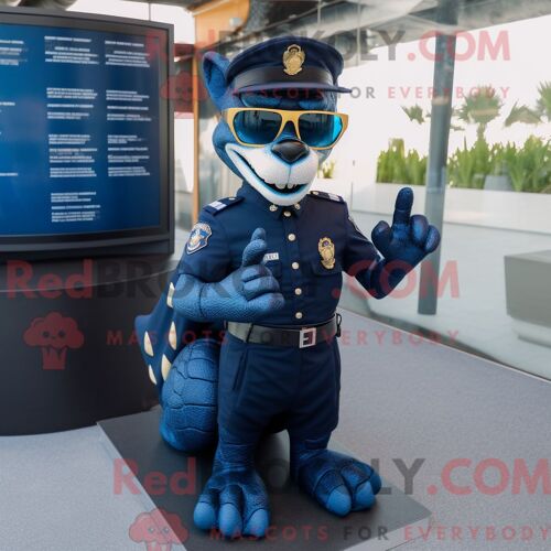 Costume De Mascotte Redbrokoly De Dragon Bleu Marine Habillé Avec Un Polo Et Des Lunettes De Soleil