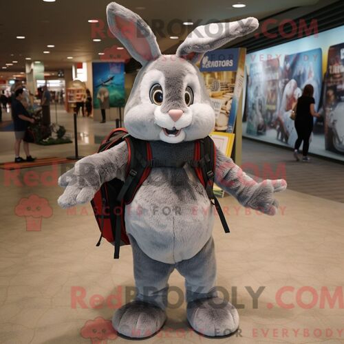 Costume Mascotte Redbrokoly De Lapin Gris Habillé D Un Pantalon De Jogging Et De Sacs À Dos