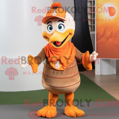 Personnage De Costume De Mascotte Redbrokoly De Dinde Orange Habillé D Un T-Shirt Henley Et D Enveloppements