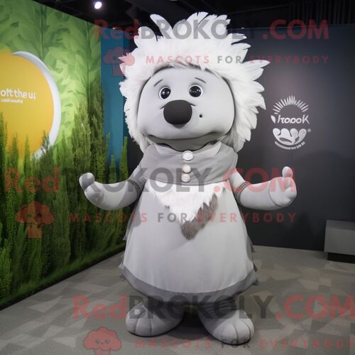 Costume Mascotte Redbrokoly De Gâteau De Mariage Vert Personnage Habillé D Un Bermuda Et De Pinces À Chaussures