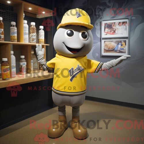 Personnage De Costume De Mascotte Redbrokoly De Bouteille Grise De Moutarde Habillé Avec Un T-Shirt De Baseball Et Des Chapeaux