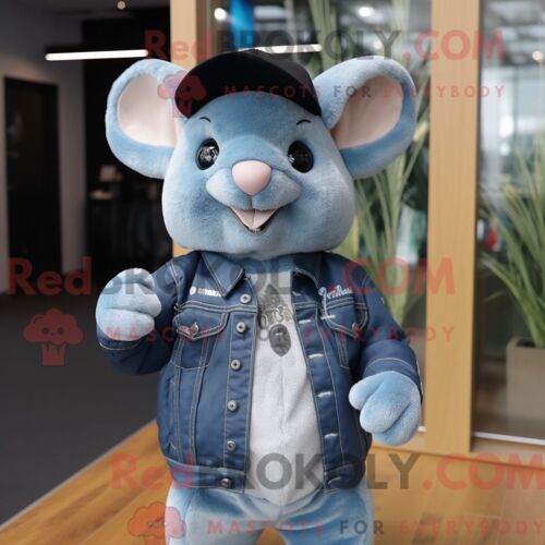 Costume De Mascotte Redbrokoly De Chinchilla Bleu Ciel Personnage Habillé Avec Une Veste En Cuir Et Des Bonnets