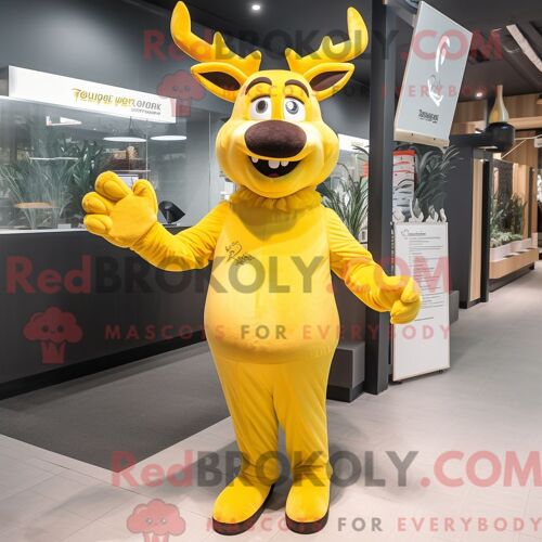 Costume De Mascotte Redbrokoly De Renne Jaune Citron Habillé Avec Un Polo Et Des Gants