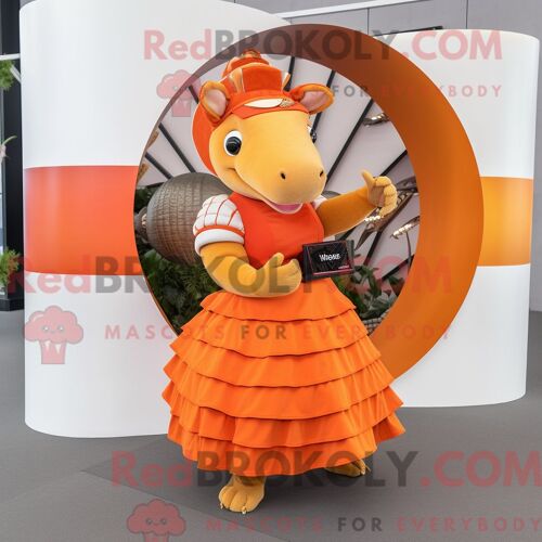 Costume Mascotte Redbrokoly De Tatou Orange Habillé D Une Jupe Circulaire Et De Portefeuilles