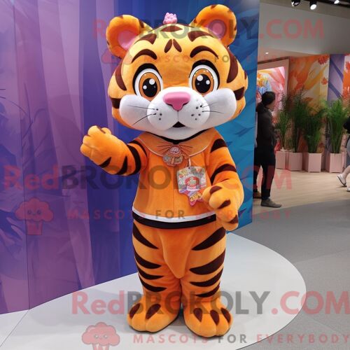 Costume Mascotte Redbrokoly De Mammouth Habillé D Une Barboteuse Et De Bracelets
