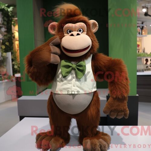 Costume De Mascotte Redbrokoly D Orang-Outan Olive Habillé D Un T-Shirt À Col En V Et De Noeuds Papillons