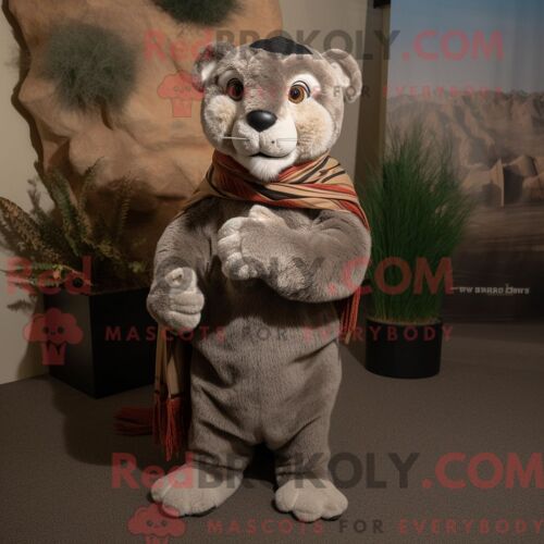 Costume De Mascotte Redbrokoly De Lion De Montagne Gris Habillé D Un Pantalon Et De Châles En Velours Côtelé