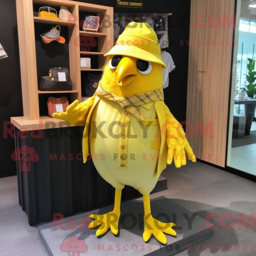 Costume De Mascotte Redbrokoly De Corbeau Jaune Citron Habillé D Un T-Shirt Graphique Et De Pochettes De Costume