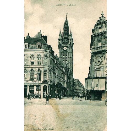Carte Postale Ancienne, France, Nord ( 59 ), Douai, Rue Commerçante, Beffroi