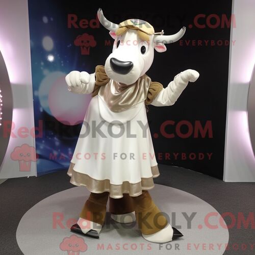 Costume De Mascotte Redbrokoly De Vache Hereford Beige Personnage Habillé Avec Une Jupe Trapèze Et Des Bagues