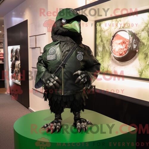 Costume Mascotte Redbrokoly De Lettre D Amour Grise Personnage Habillé Avec Une Salopette Et Des Boutons De Manchette