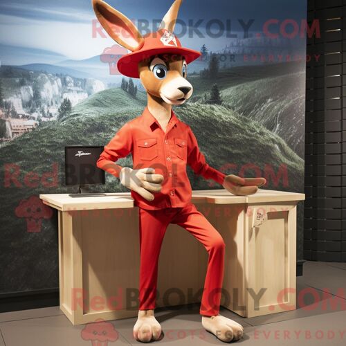 Costume Mascotte Redbrokoly De Gazelle Rouge Habillé Avec Un Jean Skinny Et Des Chapeaux