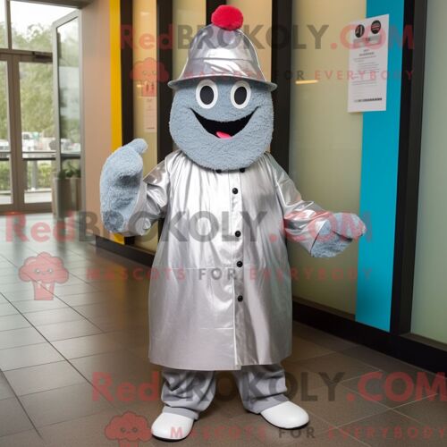 Costume Mascotte Redbrokoly Jambalaya Argenté Personnage Habillé Avec Un Imperméable Et Des Bandeaux
