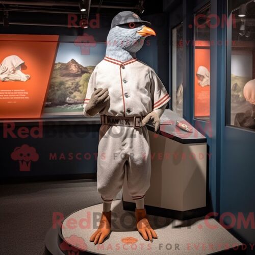 Personnage De Costume De Mascotte Redbrokoly De Pigeon Voyageur Gris Habillé Avec Un T-Shirt De Baseball Et Des Gants