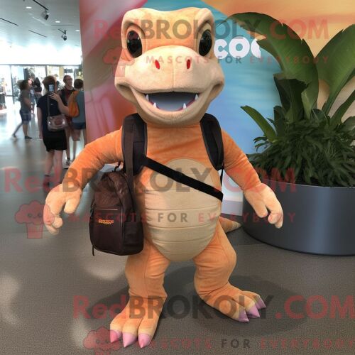 Personnage De Costume De Mascotte Redbrokoly De Dragon De Komodo Peach Habillé Avec Un Jean Et Des Sacs À Main