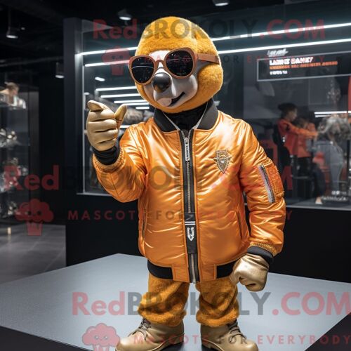 Personnage De Costume De Mascotte Redbrokoly D Orange Doré Habillé Avec Un Blouson Aviateur Et Des Lunettes De Soleil