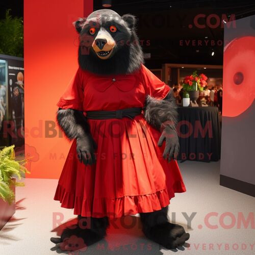 Costume De Mascotte Redbrokoly D Ours Paresseux Rouge Habillé D Une Jupe Plissée Et De Boutons De Manchette