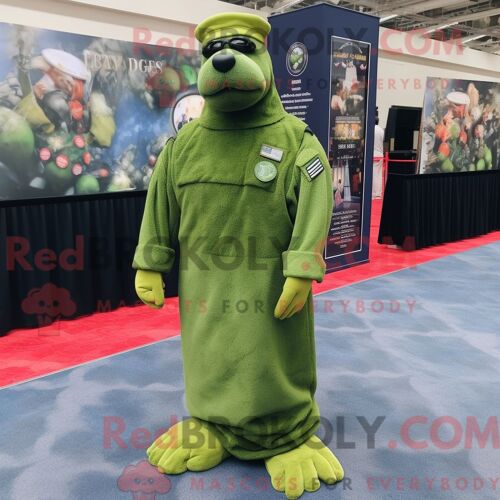 Costume De Mascotte Redbrokoly De Navy Seal Vert Citron Habillé D Une Robe Taille Empire Et De Colliers