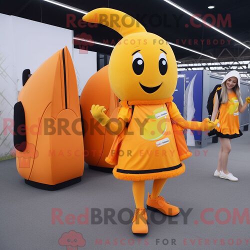 Costume De Mascotte Redbrokoly De Bae Orange Habillé Avec Une Mini-Jupe Et Des Sacs À Dos
