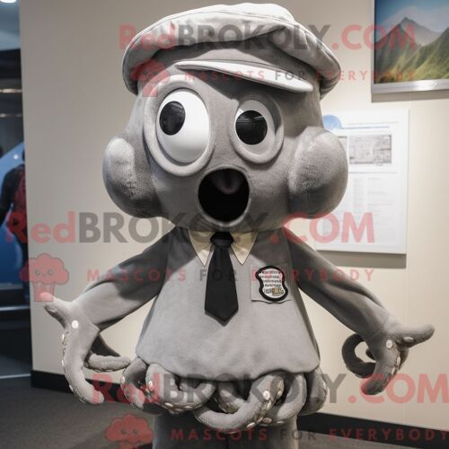 Costume De Mascotte Redbrokoly De Poulpe Gris Habillé D Une Chemise Boutonnée Et De Ceintures De Smoking