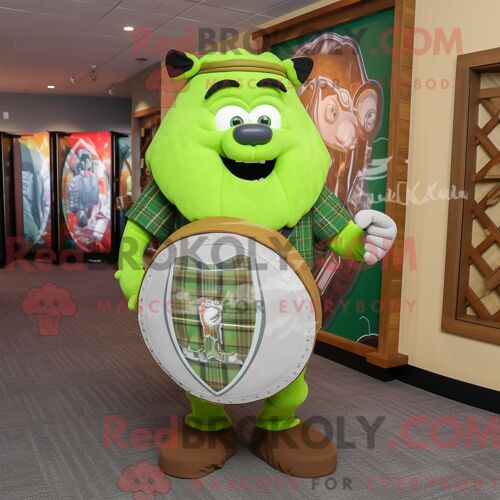 Personnage De Costume De Mascotte Redbrokoly De Bouclier Celtique Vert Citron Habillé Avec Une Chemise En Flanelle Et Des Sacs À Dos