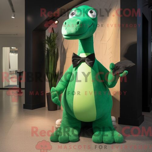 Personnage De Costume De Mascotte Redbrokoly De Bouclier Celtique Vert Citron Habillé Avec Une Chemise En Flanelle Et Des Sacs À Dos