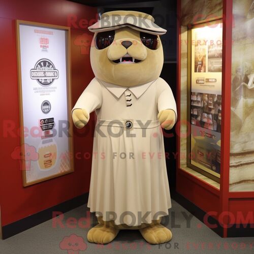 Costume De Mascotte Redbrokoly Peach Marine Recon Habillé D Une Robe De Bal Et D Épingles À Cheveux