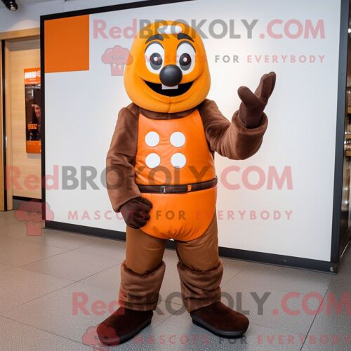 Costume Mascotte Redbrokoly De Barre De Chocolat Orange Habillé D Une Veste En Cuir Et De Mitaines