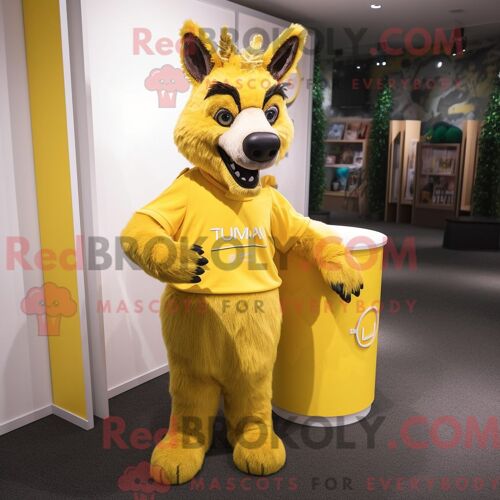 Personnage De Costume De Mascotte Redbrokoly De Hyène Jaune Citron Habillé Avec Une Robe Trapèze Et Des Ceintures