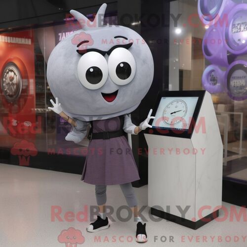 Personnage De Costume De Mascotte Redbrokoly De Gray Ray Habillé Avec Une Jupe Crayon Et Des Montres Numériques