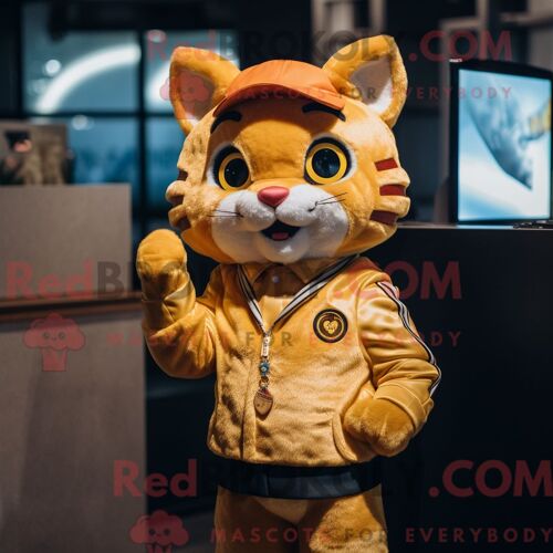 Costume Mascotte Redbrokoly De Chat Doré Personnage Habillé Avec Un Gilet Et Des Bandeaux