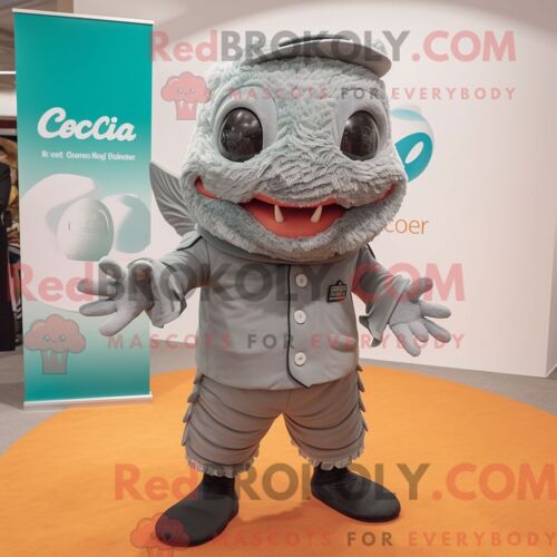 Costume Mascotte Redbrokoly De Ceviche Gris Habillé D Un Bermuda Et De Coussinets De Pieds
