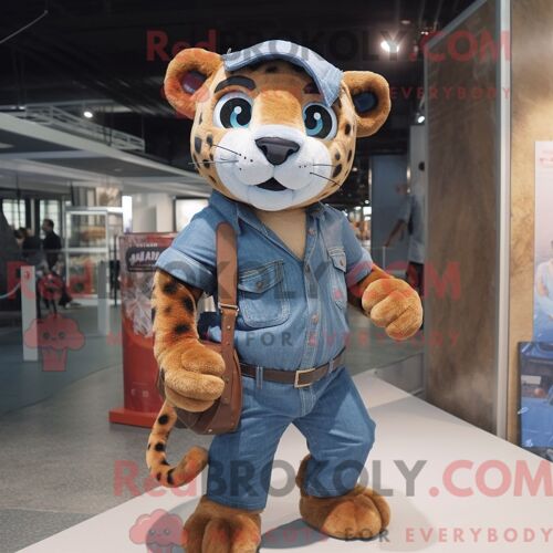 Personnage De Costume De Mascotte Redbrokoly De Jaguar Rouille Habillé D Une Chemise En Jean Et De Sacs Messager