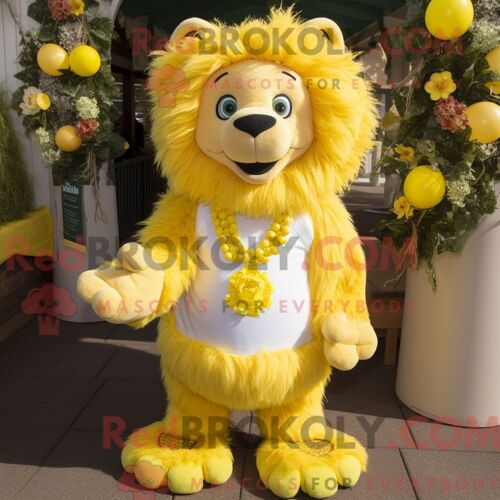 Costume De Mascotte Redbrokoly De Lion Dompteur Jaune Citron Personnage Habillé Avec Un Pull Et Des Colliers