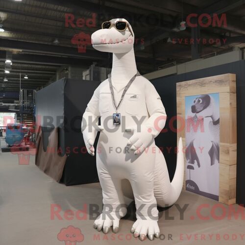 Costume Mascotte Redbrokoly De Diplodocus Blanc Personnage Habillé Avec Un Pantalon Cargo Et Des Lunettes