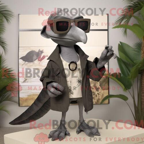 Costume Mascotte Redbrokoly De Dimorphodon Gris Personnage Habillé Avec Un Manteau Et Des Lunettes De Soleil