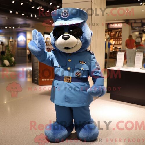 Costume Mascotte Redbrokoly De Coqs Beiges Personnage Habillé Avec Un Jean Et Des Boucles D Oreilles