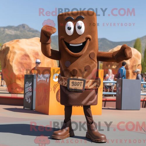 Personnage De Costume De Mascotte Redbrokoly De Barre De Chocolat Rouille Habillé Avec Un Jean De Maman Et Des Bagues