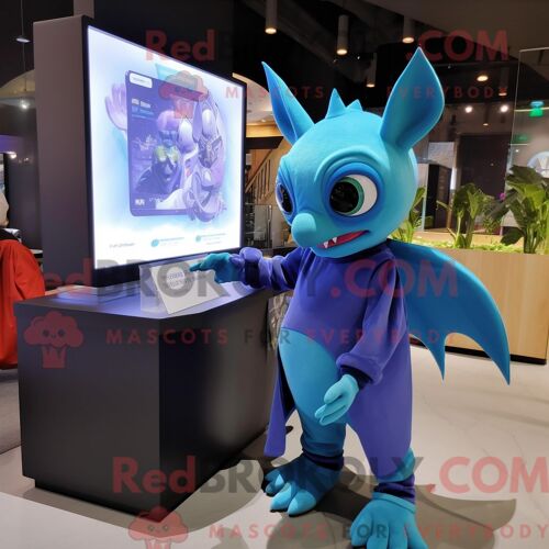 Costume Mascotte Redbrokoly De Chauve-Souris Aux Fruits Bleus Habillé D Un Col Roulé Et De Montres